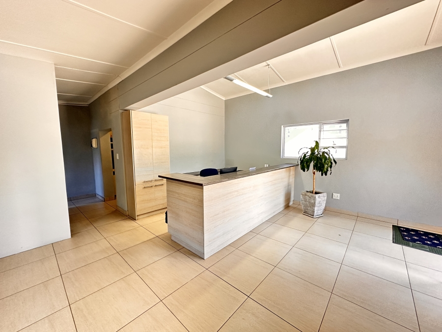 To Let Commercial Property for Rent in Beacon Bay Eastern Cape